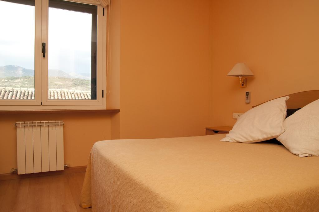 Hotel Villa de Ayerbe Exteriör bild