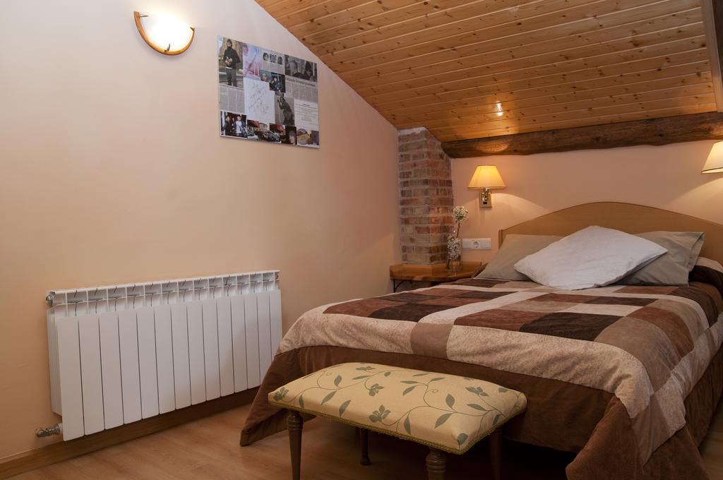 Hotel Villa de Ayerbe Exteriör bild
