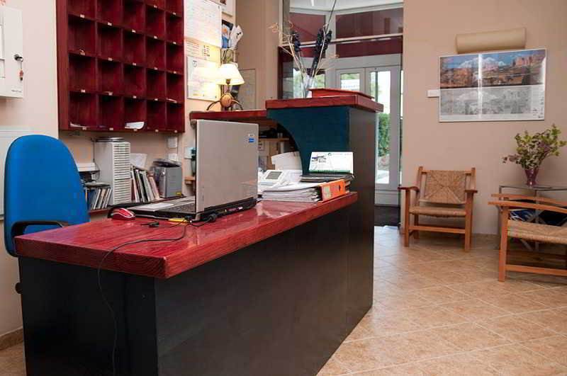 Hotel Villa de Ayerbe Exteriör bild
