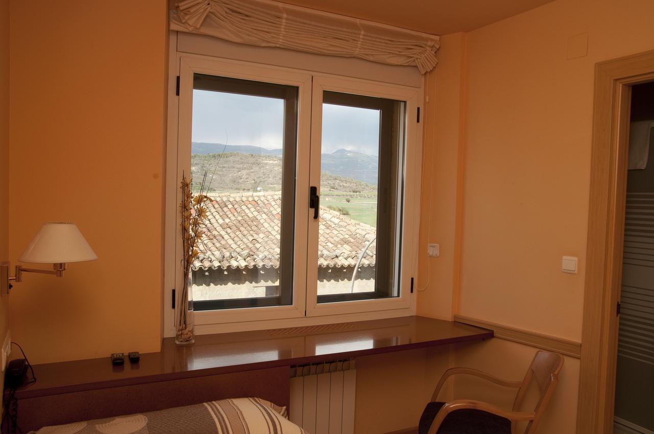 Hotel Villa de Ayerbe Exteriör bild