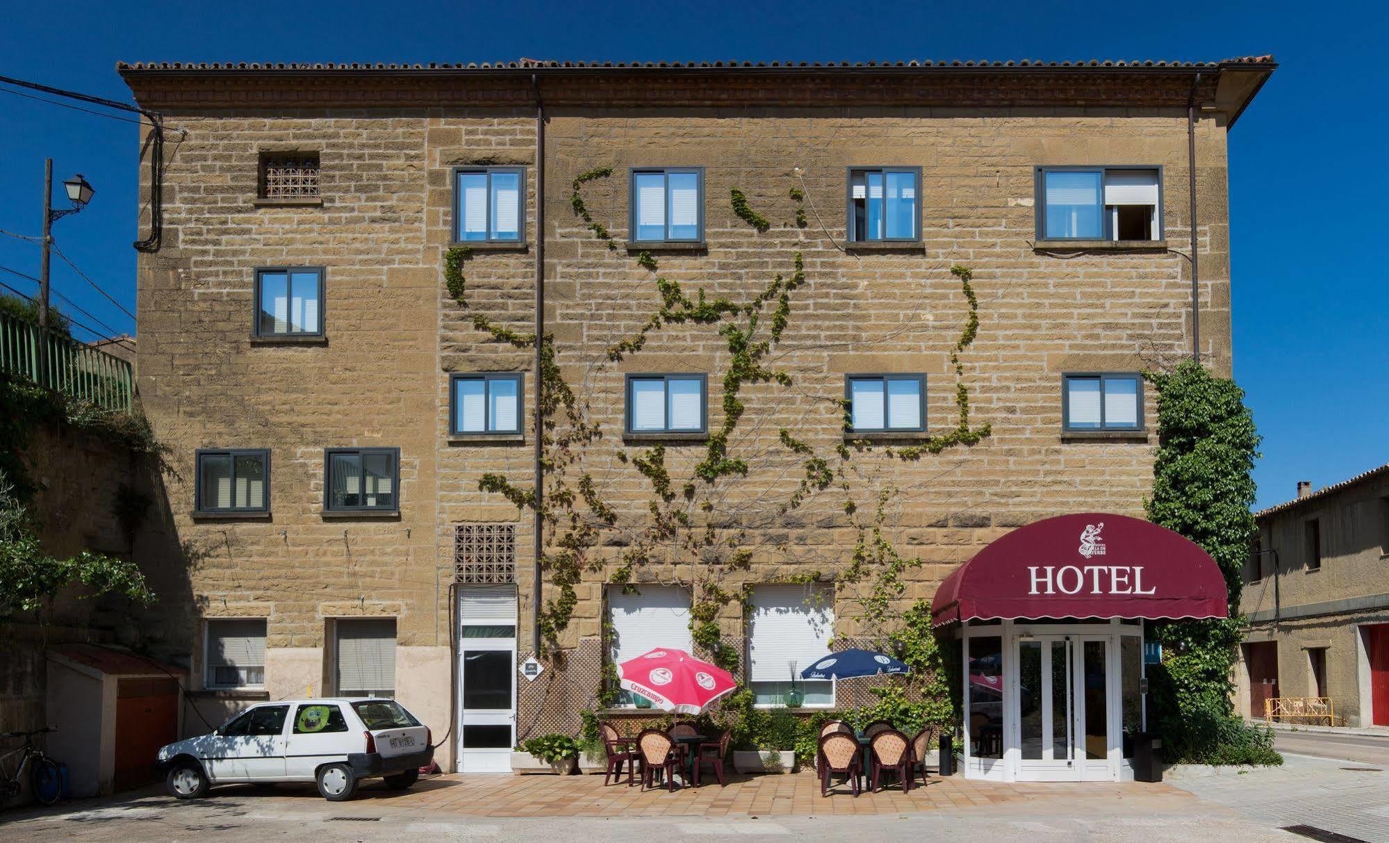 Hotel Villa de Ayerbe Exteriör bild