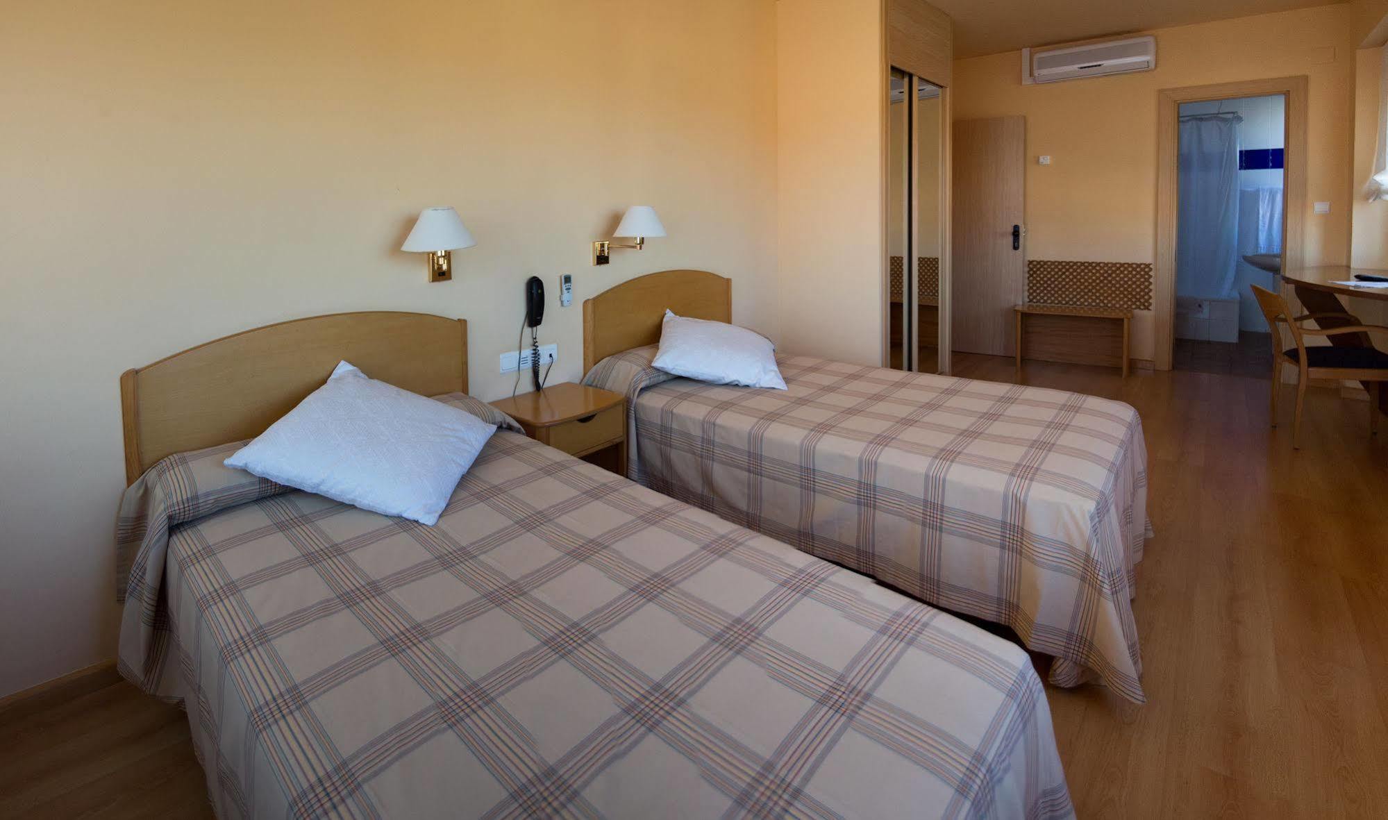 Hotel Villa de Ayerbe Exteriör bild
