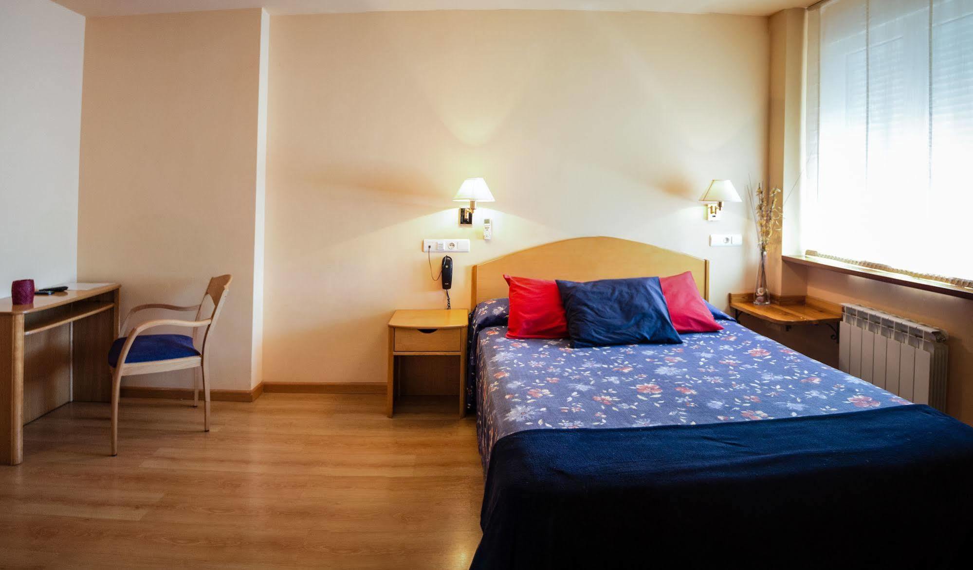 Hotel Villa de Ayerbe Exteriör bild